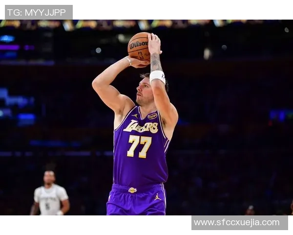 湖人对决雄鹿第二场精彩回顾与赛后分析全景展现